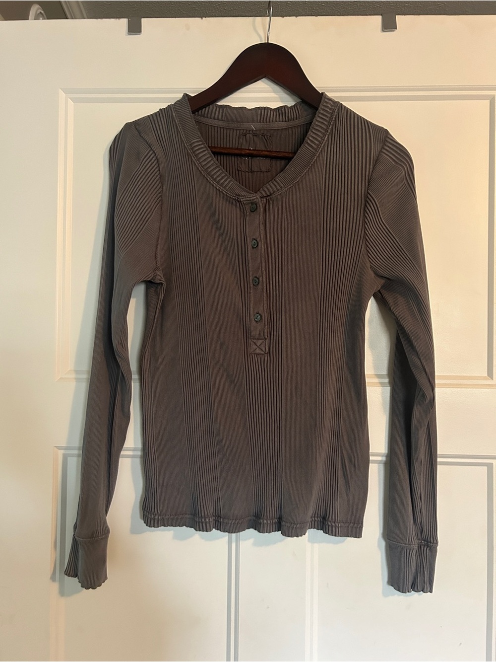 Long Sleeve Ribbed Henley Top - Gray